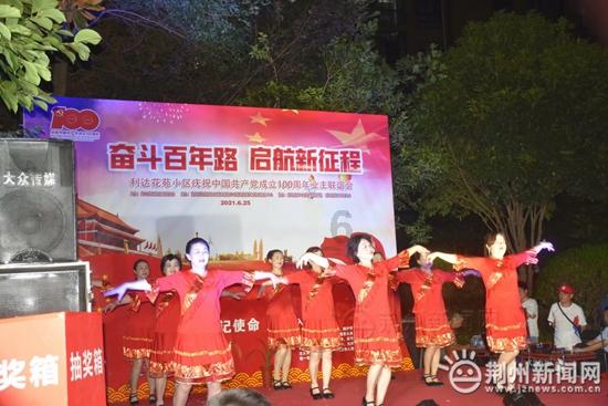 女生说谁跟你套近乎了还不可以聊聊天了怎么回？游戏画面