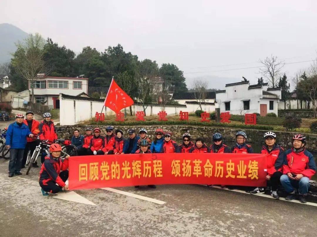 重庆渝北区:龙塔街道开展“书春联送春‘廉’,风清气正过新年”活动